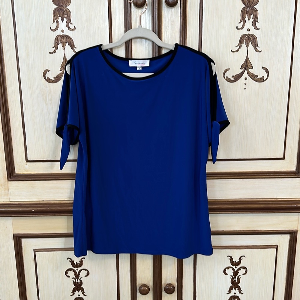 Beautiful business casual blouse with peekaboo shoulders and black piping